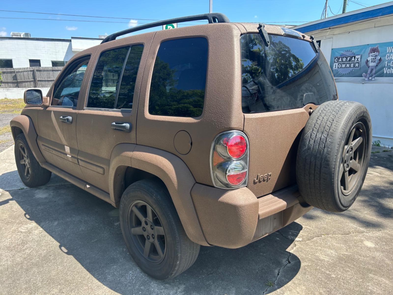 2005 Jeep Liberty (1J4GK58K65W) , located at 1758 Cassat Ave., Jacksonville, FL, 32210, (904) 384-2799, 30.286720, -81.730652 - $3000.00 CASH SPECIAL!!!! 2005 JEEP LIBERTY 3.7L LIMITED ONLY 176,155 MILES!!! 4-DOOR ICE-COLD AIR-CONDITIONING ALLOYS TINT REMOTE KEYLESS ENTRY DON'T WAIT ON THIS ONE CALL TODAY @ 904-384-2799 - Photo #4